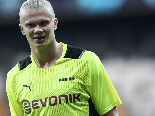 意媒：如果接受降薪，目前年薪600万欧的佩7可能与罗马续约（意媒：佩7年薪600万欧，若同意降薪或将与罗马续约）