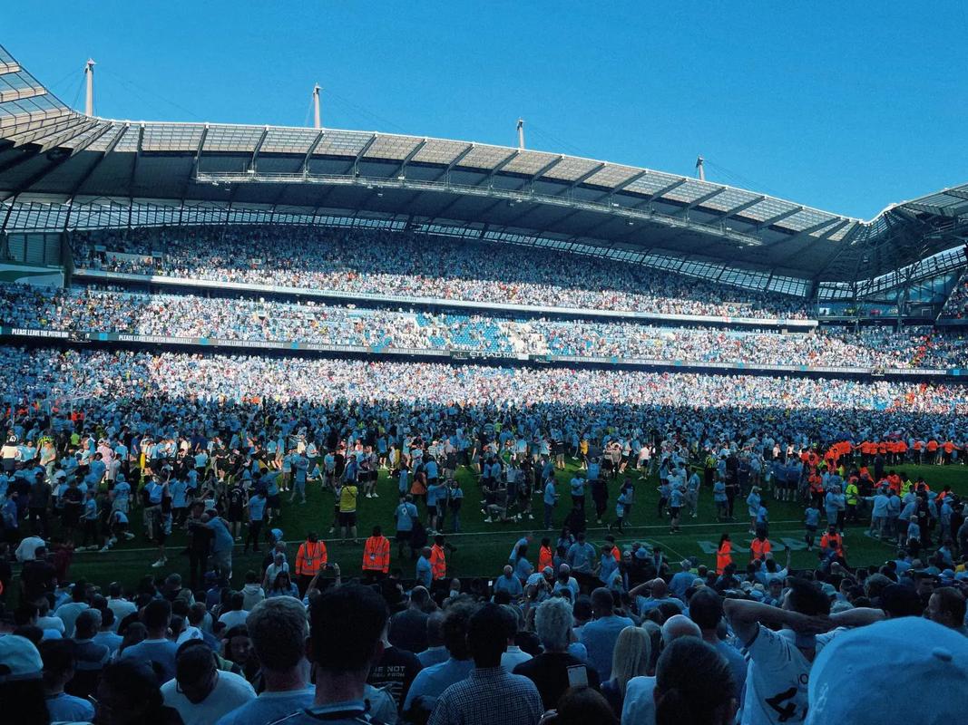 2025中超最佳阵容：蓉城4人入选，法比奥等8名外援在列（2025中超最佳阵容出炉：蓉城4将上榜，法比奥领衔8名外援入选）