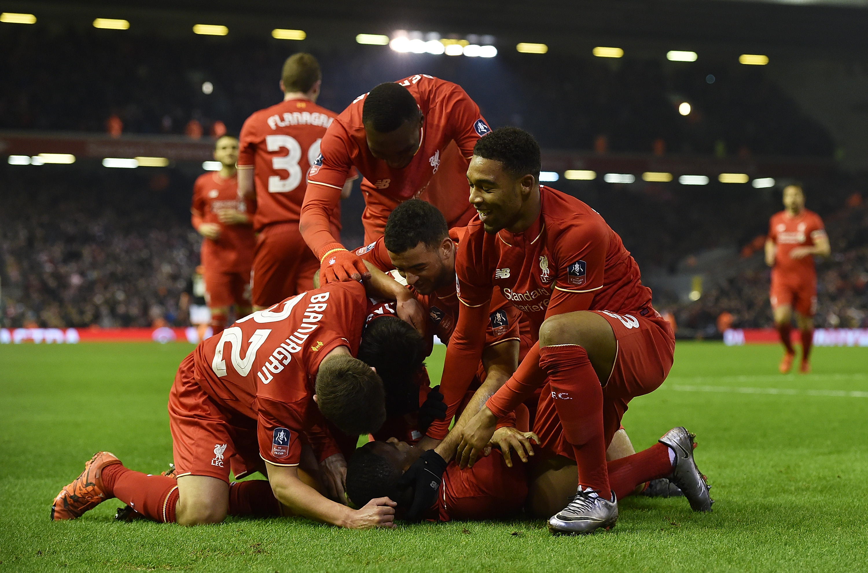 意媒：奇克考虑在冬窗离开米兰，以提升参加世界杯的机会（意媒称：为提升世界杯入选机会，奇克或于冬窗考虑离开米兰）