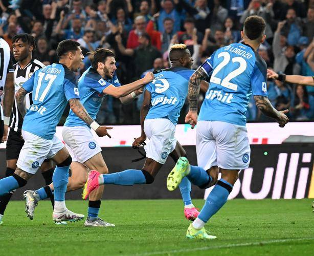 驳斥转会传闻，贡多齐：我专注于当下，想帮拉齐奥赢下更多球（贡多齐辟谣转会：专注当下，誓助拉齐奥赢下更多比赛）