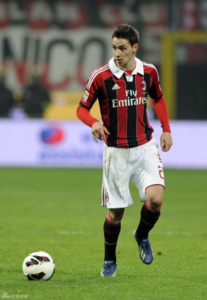 西甲：马竞2-1击败格拉纳达 保持争冠希望（西甲：马竞2-1力克格拉纳达 争冠希望犹存）