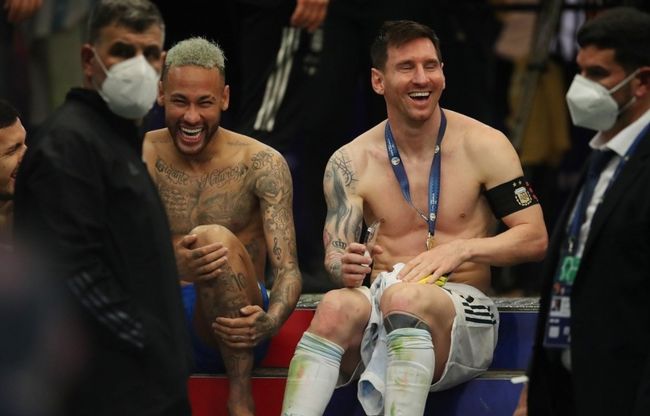 意外！C罗在最佳中东球员奖投票中仅排第2：3年0冠 第1不是本泽马（冷门！C罗中东最佳球员评选仅居第二：三年无冠，第一并非本泽马）