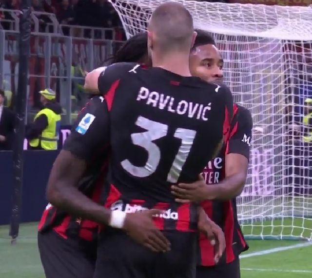 海港亚冠赛前Vlog：吉祥物伊戈已量产；林皇再度作客上海滩（海港亚冠赛前Vlog：伊戈量产上线，林皇再临上海滩）