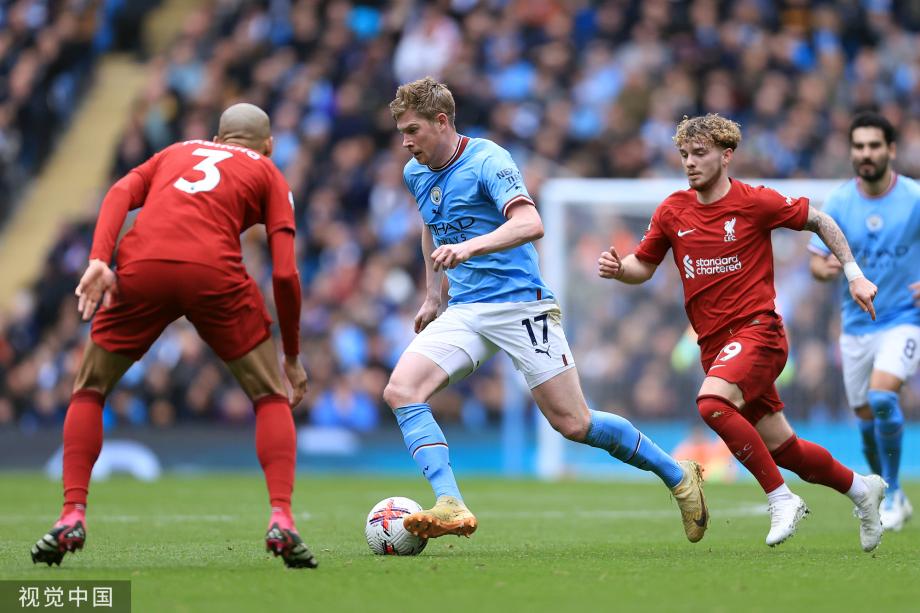 英媒：曼联对多特边锋阿德耶米感兴趣，但球员倾向于加盟阿森纳（英媒称曼联相中多特翼锋阿德耶米，球员更青睐投奔阿森纳）