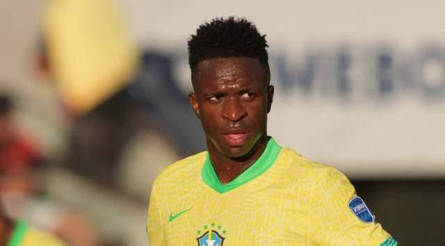 小法：不认为差距有那么大，有国米那种前锋你总会更接近胜利（小法：差距并不悬殊，若拥有国米级前锋就更接近胜利）