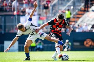 福登英超进球数达到63球，超越62球的贝克汉姆及亚亚·图雷（福登英超进球达63球，超越贝克汉姆与亚亚·图雷的62球）