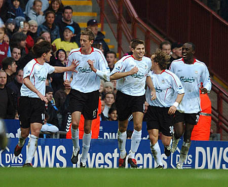 巴黎圣日耳曼内马尔助攻姆巴佩破门（内马尔送妙传，姆巴佩为巴黎圣日耳曼破门）