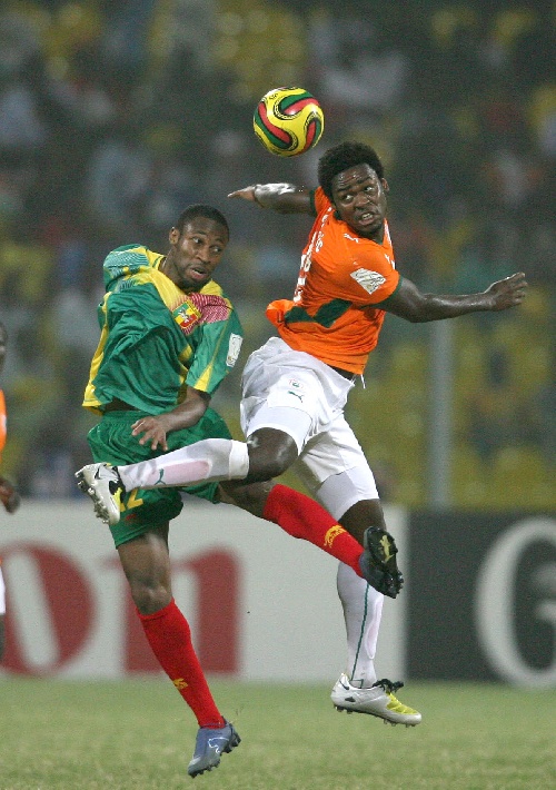 足球英超历史第2000场比赛达成（英超联赛迎来历史第2000场比赛）