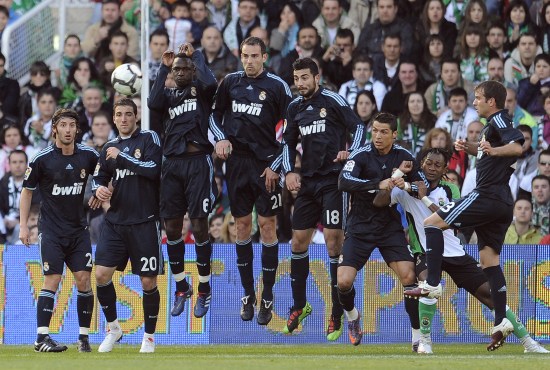 剑南春丨尤文客场1-1佛罗伦萨，科斯蒂奇、曼德拉戈拉世界波（剑南春丨尤文客平佛罗伦萨1-1，科斯蒂奇与曼德拉戈拉远射建功）