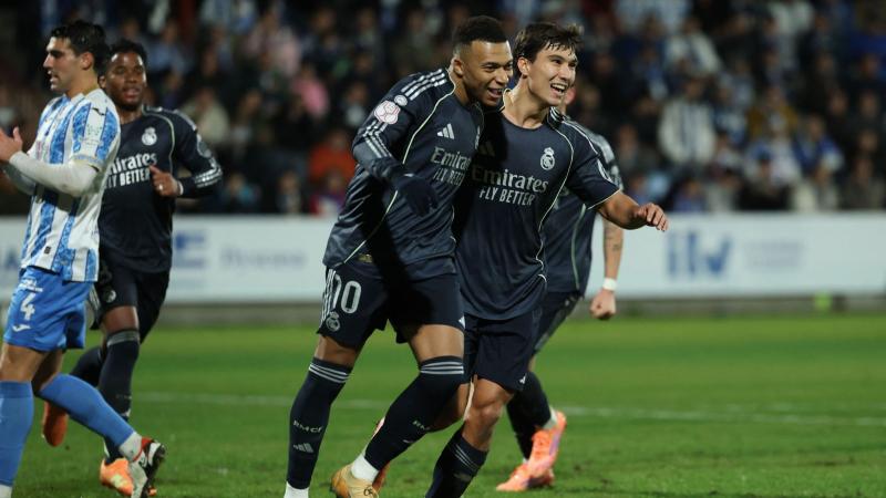 后腰全场传球成功率达 92%，表现全面（后腰传球成功率高达92%，攻防俱佳）